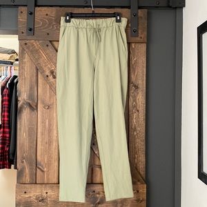 LULULEMON 7/8 High waisted pants barely worn size 8